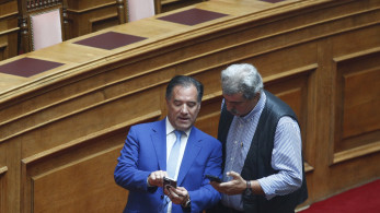 Ο Γεωργιάδης καρφώνει Πολάκη: Η αλήθεια για το Clawback που κατέστρεψε τους μικροβιολόγους