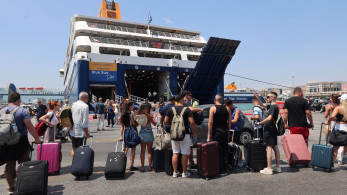 Αναχωρούν αδειούχοι - Μεγαλώνει το κύμα επιστροφής