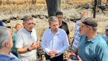 Πόζες της αντιπολίτευσης πάνω στα καμένα Πόζες της αντιπολίτευσης πάνω στα καμένα