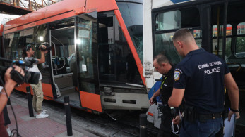 Σύγκρουση τραμ με λεωφορείο στον Πειραιά - 30 τραυματίες