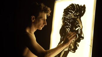 «Αίας»: Η θρυλική παράσταση επιστρέφει - Πρώτη στάση Λυκαβηττός