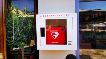 Άμεσα απινιδωτές σε όλους τους σταθμούς μετρό - Έρχεται πρόγραμμα και για τα ταξί