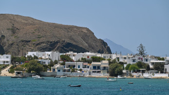 Μήλος: 15 συλλήψεις εργαζομένων καθαριότητας και δύο αξιωματούχων για παράνομη απόθεση απορριμμάτων