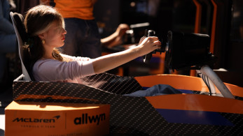 Πανηγυρίζουν οι φίλοι της McLaren F1 Team σε όλο τον πλανήτη Πανηγυρίζουν οι φίλοι της McLaren F1 Team σε όλο τον πλανήτη