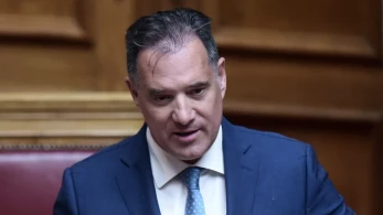 Ο Άδωνις Γεωργιάδης ξεσπάει για τη φωτογραφία Ζουγανέλη-Συρίγου δίχως κράνος πάνω σε μηχανή