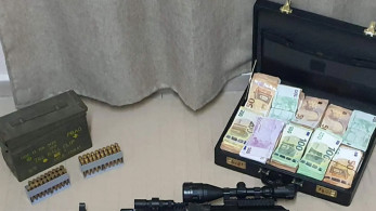 Καραμπίνες, πιστόλια και εκατοντάδες φυσίγγια στη Σίφνο - Χειροπέδες σε 48χρονο (photos)