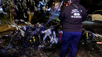 Τραγωδία στον Πειραιά: ΙΧ «καρφώθηκε» σε κολόνα - Ένας νεκρός και μία σοβαρά τραυματίας