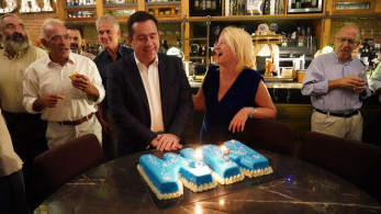 «Ψήφος εμπιστοσύνης» στον Μηταράκη - Εκατοντάδες Χιώτες στα γενέθλιά του