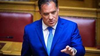 Ο Άδωνις Γεωργιάδης εκθέτει τις πολιτικά υποκινούμενες διαμαρτυρίες στο ΕΣΥ