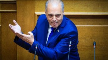 Βελόπουλος: ο αυτοαποκαλούμενος «υπερπατριώτης» του λαϊκισμού Βελόπουλος: ο αυτοαποκαλούμενος «υπερπατριώτης» του λαϊκισμού