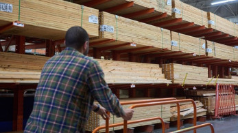 Από τις 14 Οκτωβρίου σε ισχύ οι νέοι δασμοί Τραμπ - Πλήγμα για τις εισαγωγές επίπλων