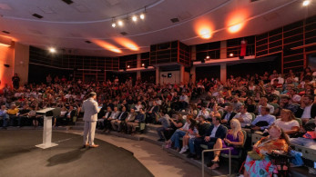 Οι αρνητές των πάντων… χτύπησαν και τον πολιτισμό