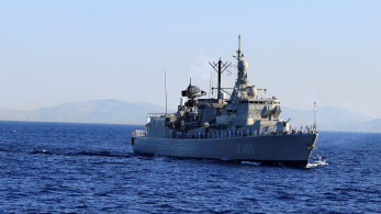 Επιχείρηση «ΑΣΠΙΔΕΣ»: ελληνική φρεγάτα διασώζει το πλήρωμα του πλοίου που δέχθηκε επίθεση (video)