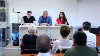 ΣΥΡΙΖΑ: ο «ελέφαντας» της Κουμουνδούρου - Ο Τσίπρας και οι σκιές