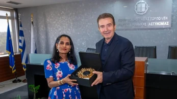 Συνάντηση Χρυσοχοΐδη με τη Βοηθό του Ύπατου Αρμοστή του ΟΗΕ - Στο επίκεντρο το μεταναστευτικό