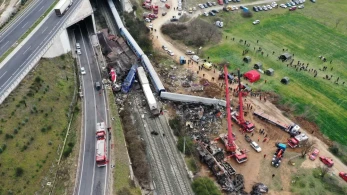 Κάλλιο αργά παρά ποτέ: ΠΑΣΟΚ, ΣΥΡΙΖΑ, ΚΚΕ παίρνουν αποστάσεις από τα ξυλόλια των Τεμπών