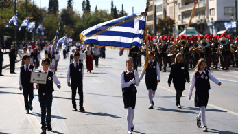 28η Οκτωβρίου: πλήθος κόσμου στη μαθητική παρέλαση στην Αθήνα
