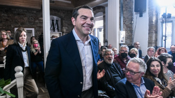 O Tσίπρας τούς «κατηγορεί» για τις ήττες και αυτοί… χειροκροτούν O Tσίπρας τούς «κατηγορεί» για τις ήττες και αυτοί… χειροκροτούν