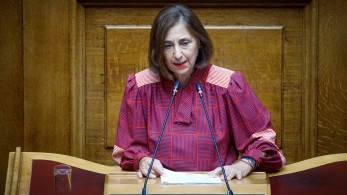 Λιποθυμικό επεισόδιο στη Βουλή: Η Μαρία Αθανασίου της Ελληνικής Λύσης ένιωσε αδιαθεσία
