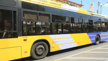 Τρόλεϊ προσέκρουσε σε κολόνα στη Δραπετσώνα - Οδηγός και επιβάτης πιάστηκαν στα χέρια