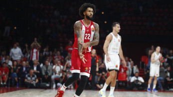 Ο Ολυμπιακός νίκησε τις απουσίες και «πάτησε» την Ντουμπάι στο κατάμεστο ΣΕΦ (86-67)