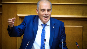 Ο Βελόπουλος σε νέο παραλήρημα: λαϊκισμός χωρίς πολιτική, διχασμός με φόντο τον Άγνωστο Στρατιώτη