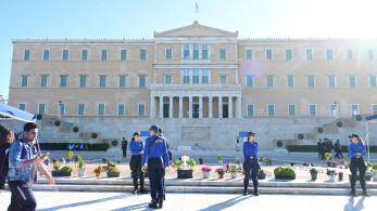 Σύνταγμα: ισχυρή η παρουσία της αστυνομίας για τη μαθητική παρέλαση (photos)