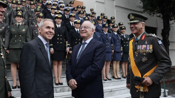 Τα ξίφη στους νέους αξιωματικούς της ΣΣΑΣ επέδωσε ο Τασούλας