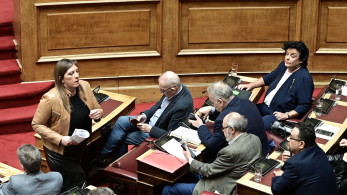 Κανέλλη-Κωνσταντοπούλου: «Έβαζες πλάτη στον Κασιδιάρη» - «Έχεις βίλα στην Εκάλη, έκανες καριέρα επί χούντας»