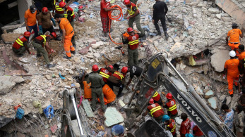 Κωνσταντινούπολη: ανασύρθηκε και 2ο παιδί νεκρό από την πολυκατοικία που κατέρρευσε