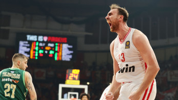 Ο Ολυμπιακός επικράτησε του Παναθηναϊκού με 90-86 στο πρώτο ντέρμπι «αιωνίων» για φέτος