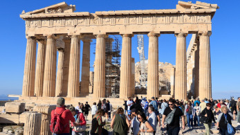 Τουρισμός: ρεκόρ 26 εκατ. επισκεπτών και 16,7 δισ. ευρώ έσοδα στο οκτάμηνο