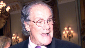 Πέθανε ο θρυλικός σχεδιαστής μόδας Ντίμης Κρίτσας - Είχε ντύσει τις μεγαλύτερες σταρ