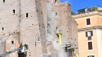 Μερική κατάρρευση πύργου κοντά στο Κολοσσαίο στη Ρώμη - Τραυματίας ένας εργάτης (video)