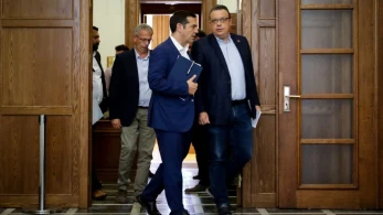 Καχυποψία σε ΣΥΡΙΖΑ - Νέα Αριστερά για στελέχη που έκαναν «deal» κάτω από το τραπέζι με τον Τσίπρα