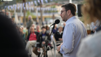 Πόσοι… κουβάδες χωράνε στο ΠΑΣΟΚ: οι συνεχείς πολιτικές γκάφες του Ανδρουλάκη και η πραγματικότητα