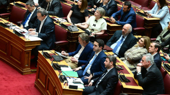 Τα έβαψαν μαύρα οι σύντροφοι αριστερά και ακροδεξιά: στον κουβά τα περί υποβάθμισης της χώρας