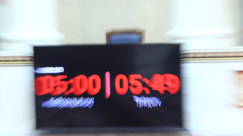 Βουλή: πρεμιέρα για τον «χρονοκόφτη» - Πρώτος «παραβάτης» ο Κατρίνης