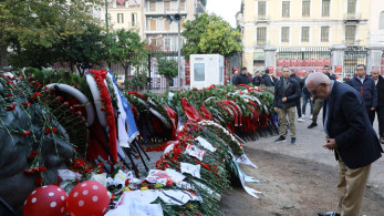 Πολυτεχνείο: στεφάνι κατέθεσε ο Κακλαμάνης - Ενός λεπτού σιγή στη Βουλή (video)