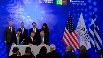 Reuters: Η Ελλάδα υπέγραψε την πρώτη της μακροπρόθεσμη συμφωνία για LNG με τις ΗΠΑ