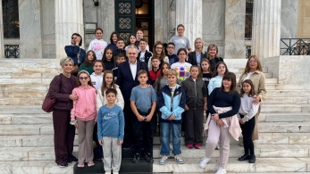 Χαρακόπουλος σε μαθητές στη Βουλή: «Η τεχνολογία απειλεί να αποξενώσει τον άνθρωπο»