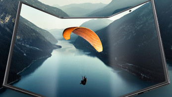 Το επόμενο βήμα στα smartphone: διπλά αναδιπλούμενο κινητό, τρεις οθόνες, τέσσερις χώροι εργασίας