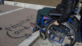 Θεσσαλονίκη: ΑμεΑ πήρε την κατάσταση στα χέρια του και έφτιαξε μόνος του ράμπα  (video)