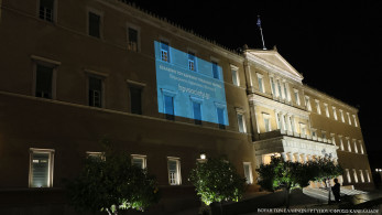 Βουλή: φωταγώγηση και ευαισθητοποίηση για την παγκόσμια ημέρα κατά του καρκίνου τραχήλου της μήτρας