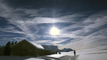 Η χώρα που φοβάται τη σκιά της
