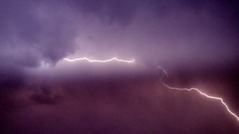 Κακοκαιρία: πάνω από 1.000 κεραυνοί σε μία ώρα στο λιμάνι της Ραφήνας (video)