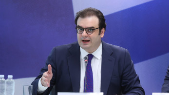 Πιερρακάκης: Αφαιρούμε τα εμπόδια για οικογένειες και νέους