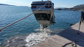 Καλαμάτα: Λιμενικό και Πυροσβεστική απεγκλώβισαν 86χρονο από ημιβυθισμένο ΙΧ - Σώος ο οδηγός