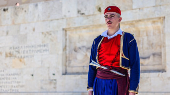 Εύζωνες με κρητική στολή στο Σύνταγμα για την 112η επέτειο Ένωσης της Κρήτης με την Ελλάδα (photos)