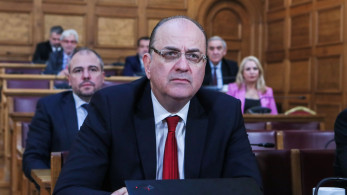 Ο Μακάριος Λαζαρίδης έδειξε on air το πτυχίο του - Πυρά στην αντιπολίτευση για «δολοφονία χαρακτήρα» (video)